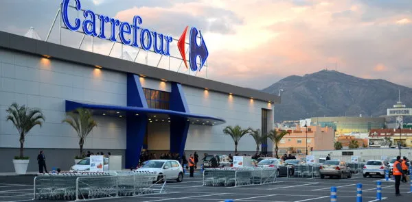 Carrefour: 500 esuberi e tre punti vendita in chiusura