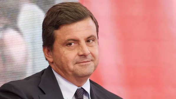 Caso Alitalia, Ministro Calenda attacca i vertici