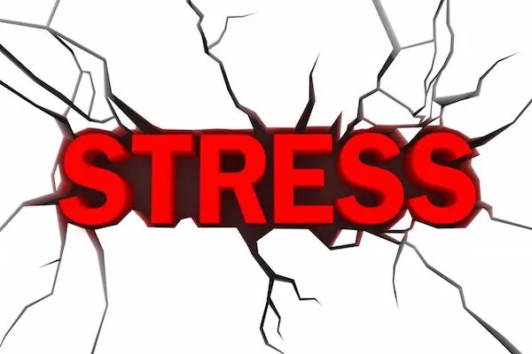 Stress: gli uomini fanno sesso, le donne mangiano