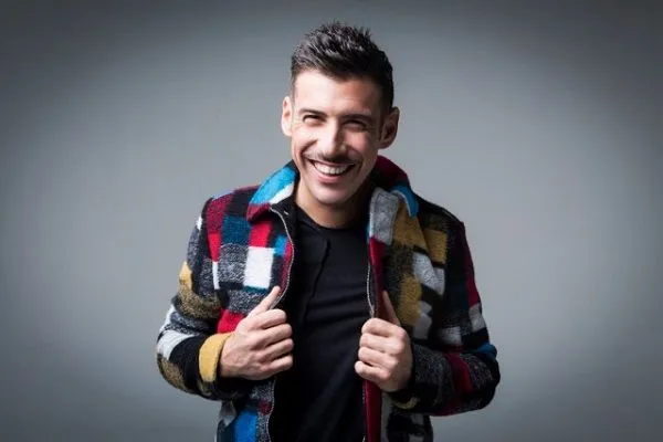 Gossip Francesco Gabbani fidanzata la dichiarazione: “Non la tradirei mai”