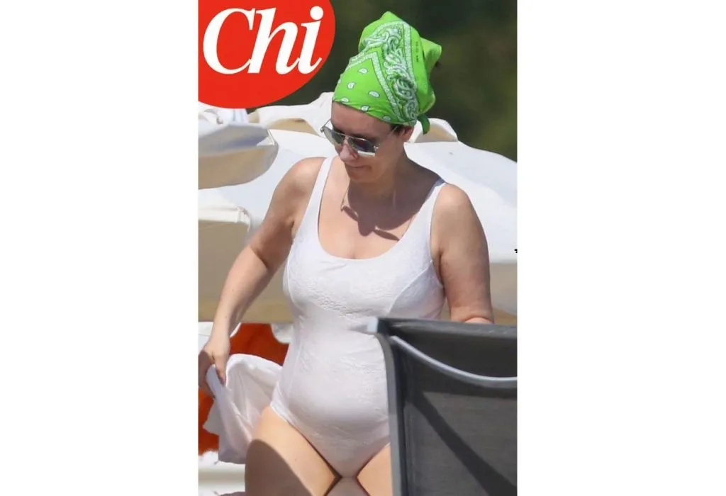 Laura Pausini gossip, di nuovo incinta? Spuntano le foto in costume a Miami