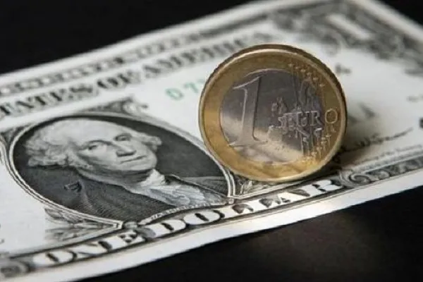 Cambio euro-dollaro febbraio 2017, lieve frenata: previsioni breve e lungo periodo