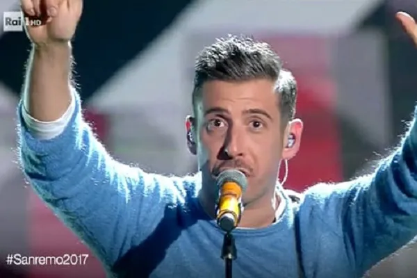 Francesco Gabbani gossip: il cantante superdotato come Siffredi?