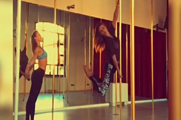 Belen Rodriguez Instagram, pole dance e scontro con l’ex Stefano De Martino