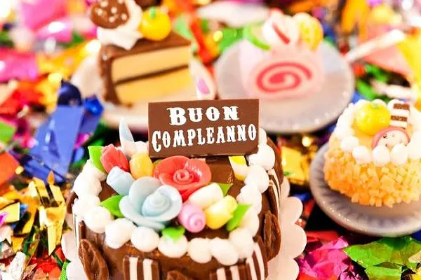 Buon Compleanno WhatsApp, Snapchat e Instagram: frasi, immagini e messaggi originali per dire Tanti Auguri