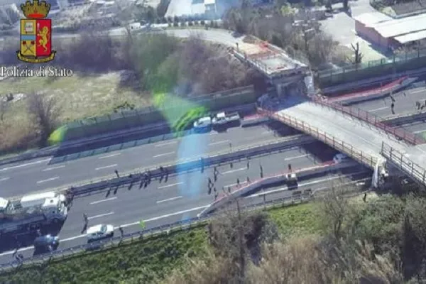 Crollo cavalcavia Autostrada A14: traffico bloccato, quali alternative?