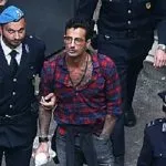 Fabrizio Corona cita Papa Francesco al processo e l’ex collaboratrice lancia accuse alla fidanzata