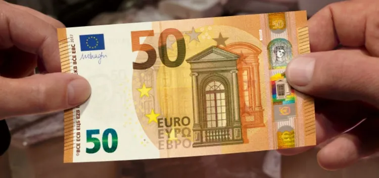 Nuova banconota da 50 euro in arrivo in Italia dal 4 Aprile: nuovo taglio e più scura- FOTO