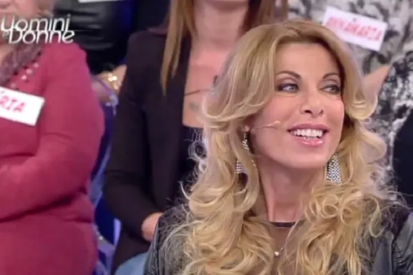 Uomini e Donne news Trono Over Anna Tedesco, duro sfogo sui social per la dama