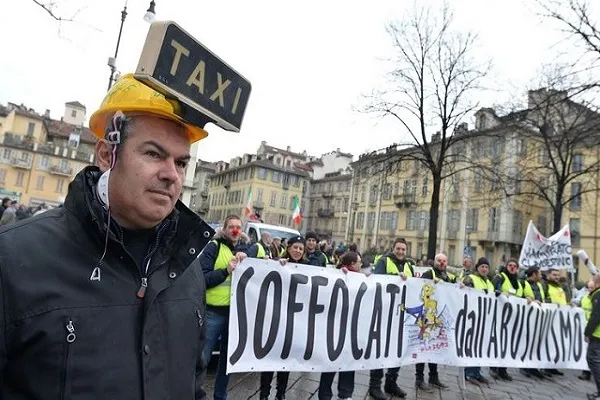 Sciopero nazionale Taxi in tutta Italia, i tassisti scelgono la linea dura contro Uber