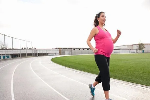 Sport in gravidanza, è indicato? Quanto e cosa si può fare tra zumba, spinning, corsa e tennis