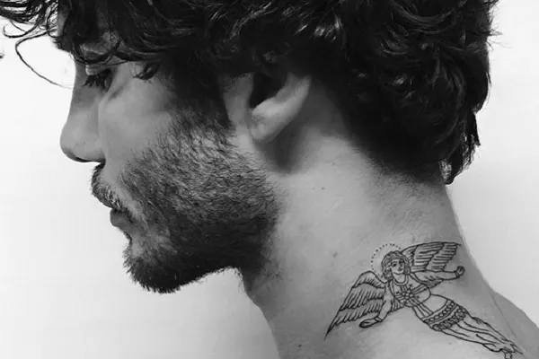 Stefano De Martino Instagram: spunta un tatuaggio sul collo, cosa significa?