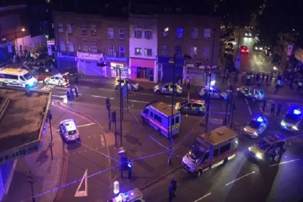 Terrore a Londra: furgone sulla folla a Finsbury Park