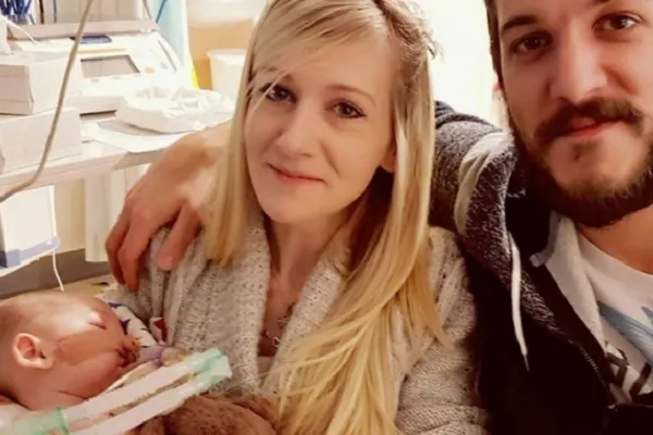 Caso Charlie Gard: il piccolo ottiene la cittadinanza USA, nuove speranze