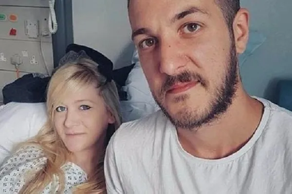 Charlie Gard, i genitori si arrendono: è troppo tardi per la cura