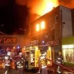 Incendio nella notte al Camden Market a Londra