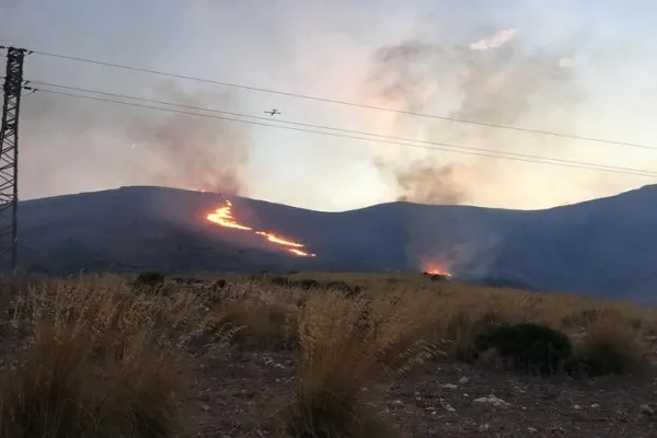 Allarme incendi in Sicilia: evacuato villaggio turistico a Calampiso
