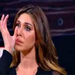 Belen Rodriguez fuma in aereo: atterraggio d’emergenza?