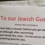 Svizzera, hotel obbliga gli ebrei a farsi la doccia prima della piscina
