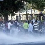 Sgombero migranti a Roma, caos in Piazza Indipendenza