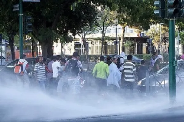 Sgombero migranti a Roma, caos in Piazza Indipendenza