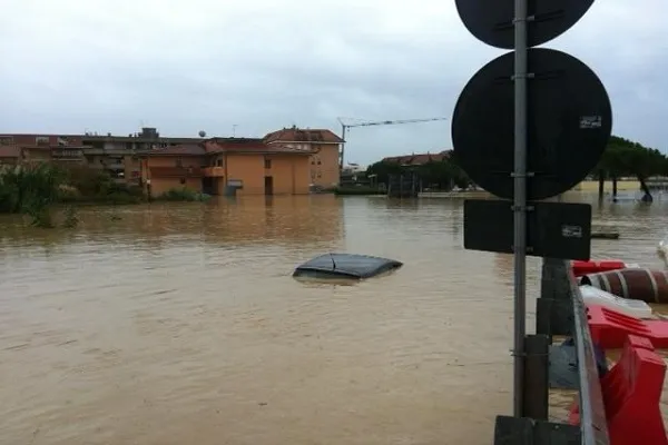 Allerta Meteo Maremma: nubifragi a Follonica e aggiornamenti in tempo reale