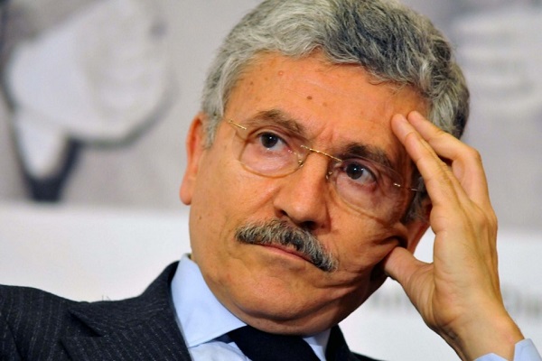 Massimo Dalema attacca il premier Gentiloni: è ufficialmente un bugiardo
