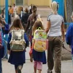 Scuola media, bambini a casa accompagnati dai genitori: la proposta del Ministro Fedeli
