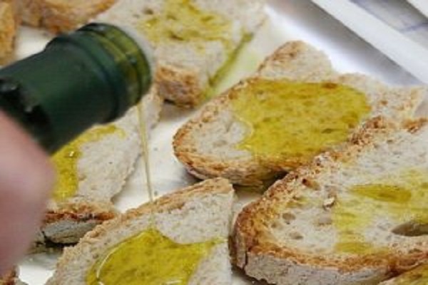 Montevarchi (Arezzo), pane e olio per i bambini che non pagano mensa scolastica