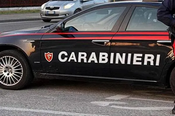 Vercelli, cadavere abbandonato dentro una valigia in aperta campagna