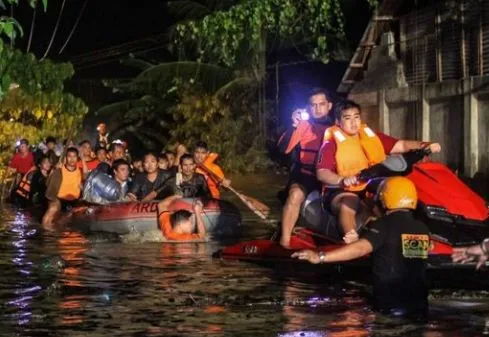 Filippine, tempesta tropicale devasta con frane e alluvioni