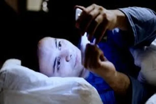 Insonnia da smartphone, adolescenti a rischio