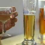 Alcol: bere 5-6 bicchieri a settimana porta alla morte