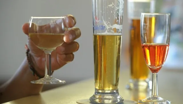 Alcol: bere 5-6 bicchieri a settimana porta alla morte