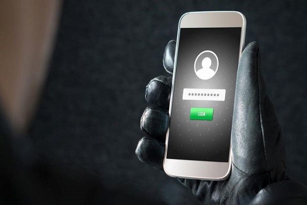 SkyGoFree virus che spia le conversazioni su WhatsApp, ecco come difendersi