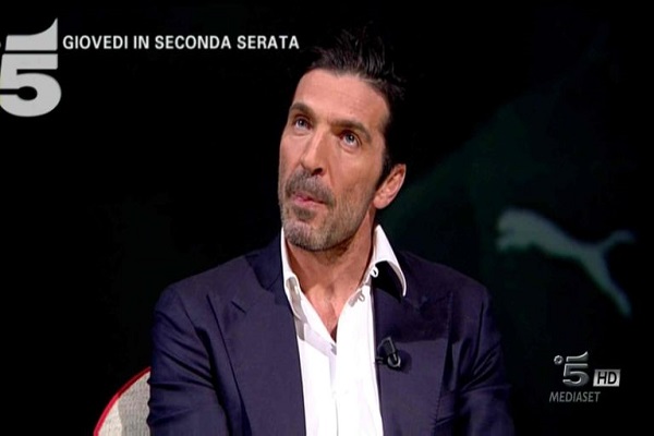 L'intervista di Maurizio Costanzo, Gigi Buffon tra gli ospiti