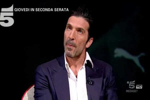 L’intervista di Maurizio Costanzo, Gigi Buffon tra gli ospiti