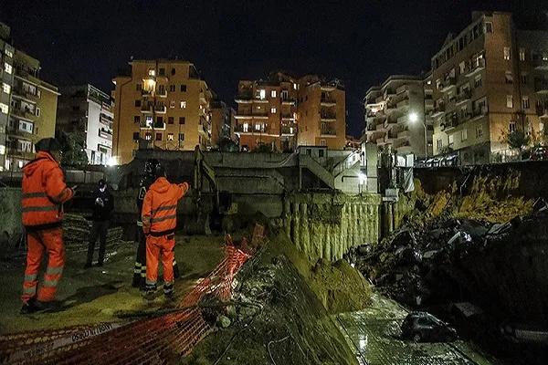 Voragine a Roma, crolla la strada nel quartiere Balduina