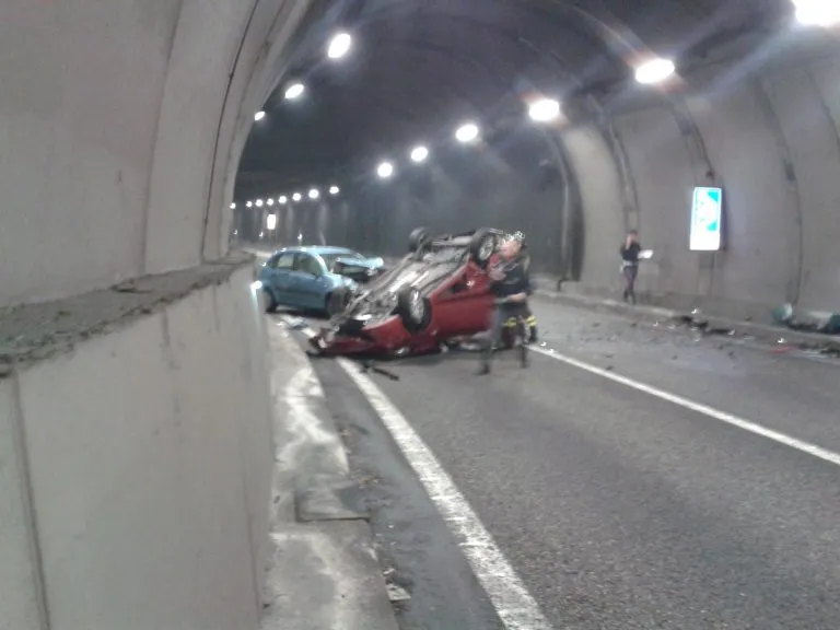 Incidente in una galleria sulla Lecco-Ballabio: un morto