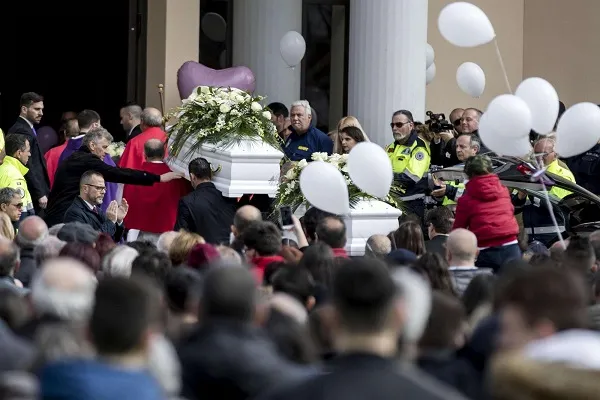 Cisterna di Latina, oggi i funerali di Alessia e Martina, assente la mamma