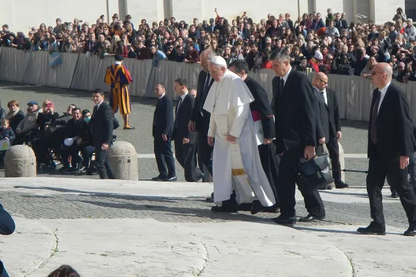 Papa Francesco ammonisce gli uomini che vanno a prostitute