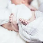 Pediatra rifiuta di visitare una neonata con 40 di febbre, la madre lo denuncia