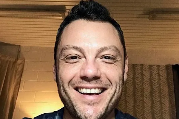 Tiziano Ferro papà? La smentita dopo la foto