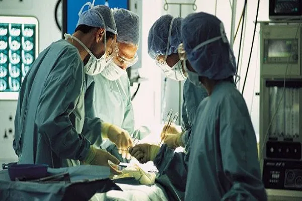 Uomo operato al fegato muore dissanguato, medici sotto accusa