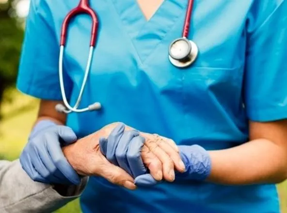 Infermiere lombardo shock “tra un nonno milanese e un nipotino napoletano, salvo il nonno”