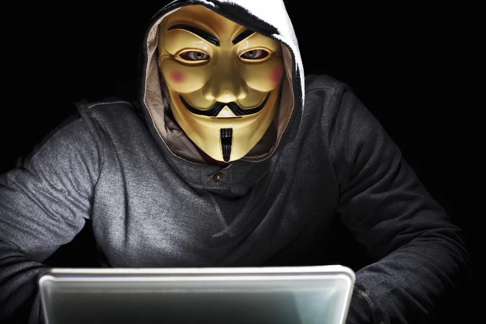 Anonymous, pubblicate migliaia di mail di insegnanti dopo un attacco hacker al MIUR