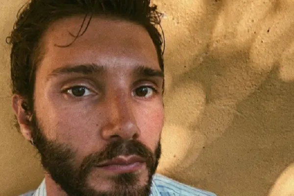 Paura per Stefano De Martino: omicidio nell’albergo dove alloggia