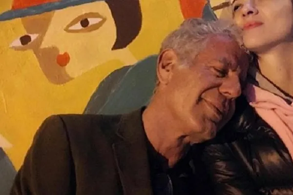 Morto Anthony Bourdain, chef e fidanzato di Asia Argento