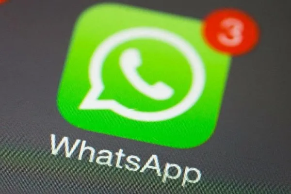 WhatsApp novità il tasto “inoltrato” contro catene di Sant’Antonio e fake news