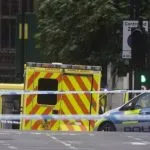 Londra, auto si schianta contro Parlamento